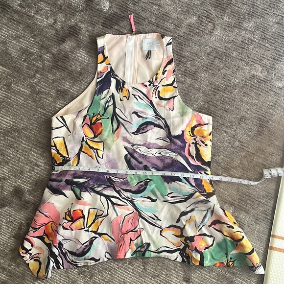 Size 8 Anthro top floral print with zipper back and handkerchief hem - Picture 5 of 8